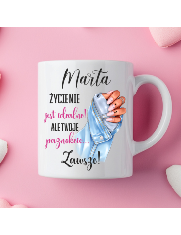 Kubek z dowolnym imieniem życie nie jest idealne ale twoje paznokcie zawsze