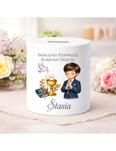 Skarbonka na pamiątke Pierwszej Komunii Świętej personalizowana dla chłopca ciemne włosy